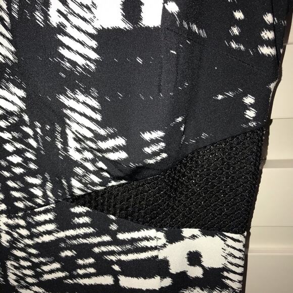 Trina Turk Kathleen Jersey Sheath Dress Size 0 - Picture 6 of 7